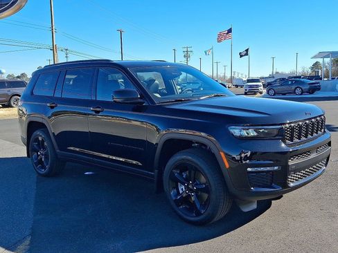 Used 2025 Jeep Grand Cherokee L Limited w/ Black Appearance Package image 3