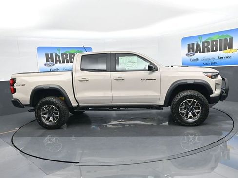 New 2026 Chevrolet Colorado ZR2 w/ Off-Road Front Bumper Package image 7