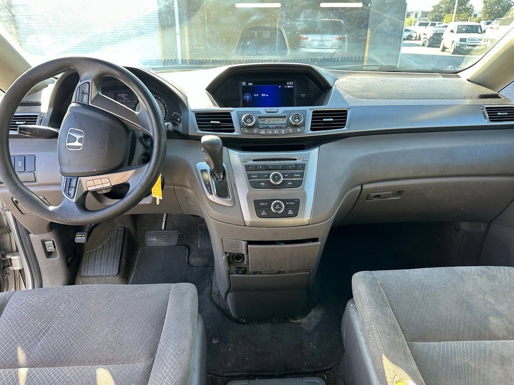 Used 2014 Honda Odyssey LX image 9