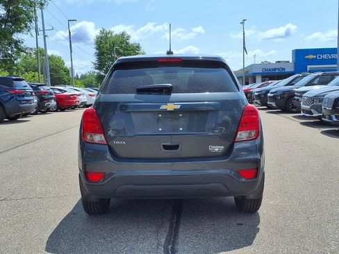 Used 2020 Chevrolet Trax LS w/ Tint and Cruise Package FWD image 5