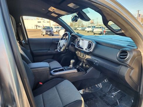 Used 2023 Toyota Tacoma TRD Sport image 11