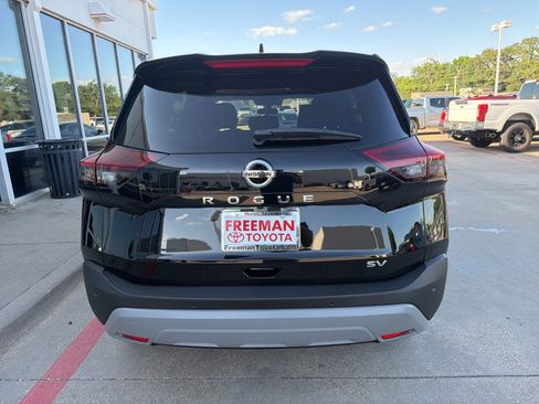 Used 2021 Nissan Rogue SV w/ Premium Package FWD image 9