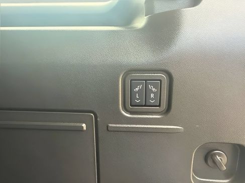 Used 2025 GMC Hummer EV 2X w/ LPO, Sport Package AWD/4WD image 31