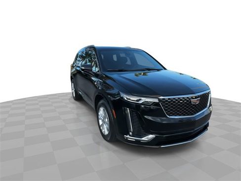 Certified 2023 Cadillac XT6 Luxury image 3