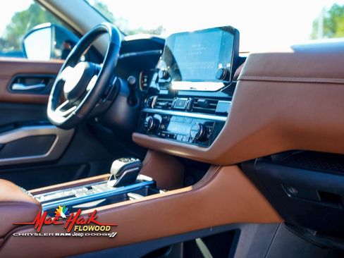 Used 2023 Nissan Pathfinder Platinum w/ Cargo Package image 16