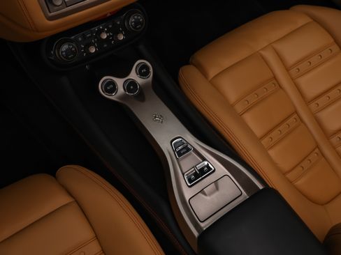 Used 2011 Ferrari California RWD image 43
