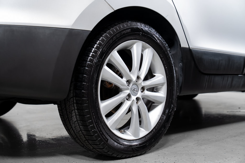 Used 2010 Hyundai Tucson Limited w/ Premium Pkg 4 FWD image 8