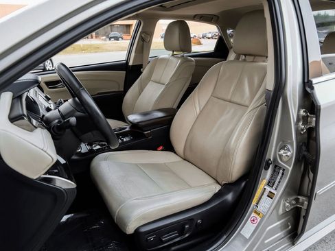 Used 2015 Toyota Avalon Limited image 37