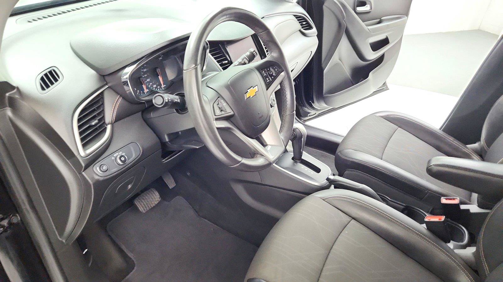 Used 2022 Chevrolet Trax LT w/ LT Convenience Package AWD/4WD image 13