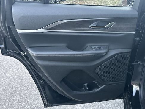 New 2026 Jeep Grand Cherokee Altitude image 21