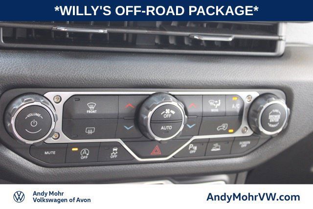 Used 2025 Jeep Gladiator Sport AWD/4WD image 36