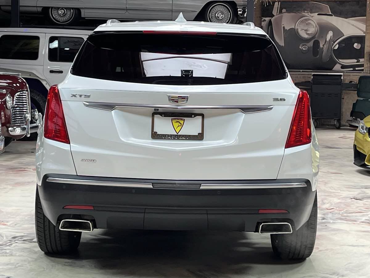 Used 2018 Cadillac XT5 Premium Luxury w/ LPO, Wheel Lock Package AWD/4WD image 6