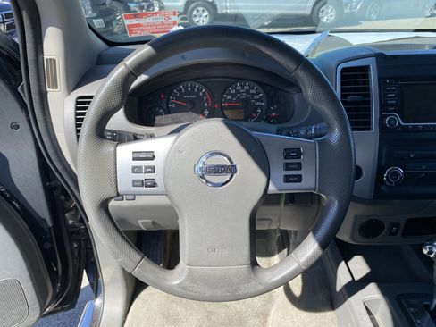 Used 2018 Nissan Frontier SV image 11