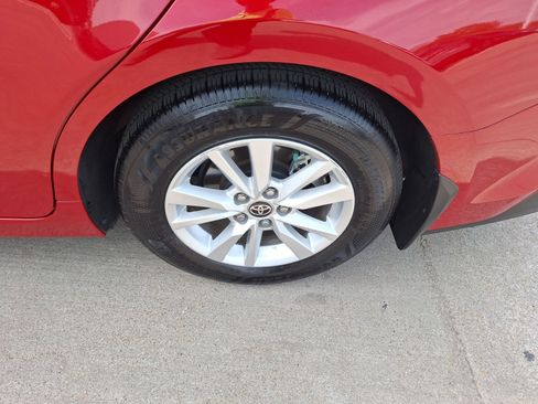 Used 2025 Toyota Camry LE w/ Convenience Package image 11