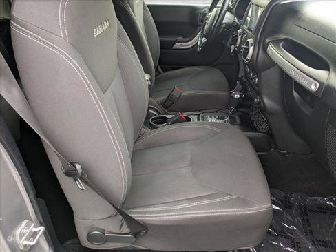 Used 2016 Jeep Wrangler Unlimited Sahara image 18