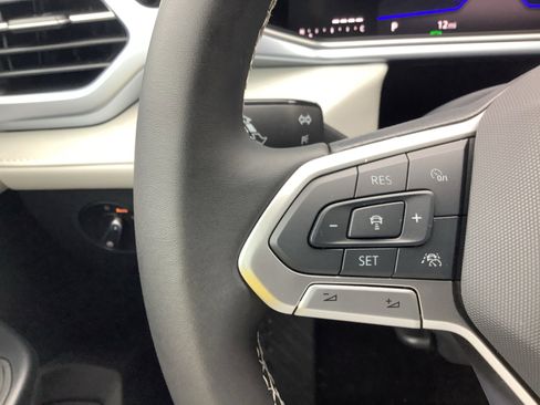 New 2026 Volkswagen Taos SE image 27