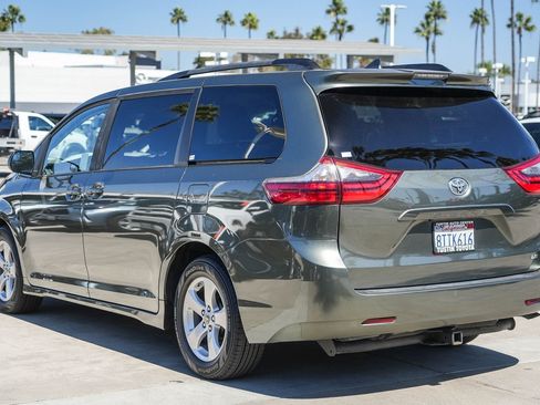 Certified 2020 Toyota Sienna LE w/ Carpet Mat Package FWD image 8