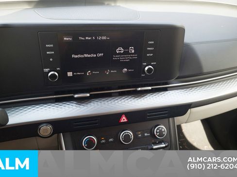 Used 2024 Kia Carnival LX image 8