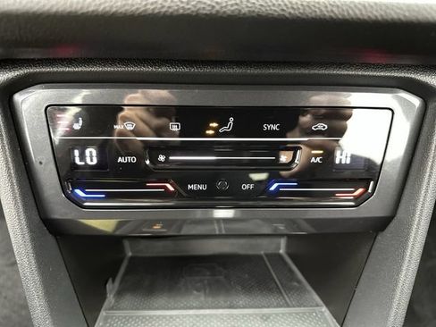 Used 2023 Volkswagen Tiguan SE AWD/4WD image 18
