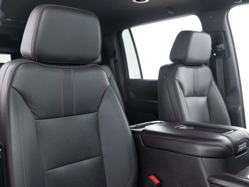 Used 2023 Chevrolet Suburban RST image 30