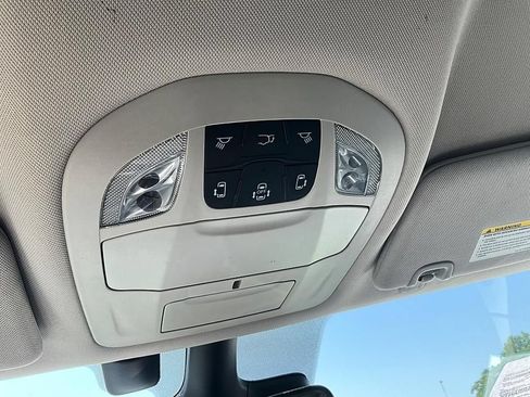 Used 2021 Chrysler Pacifica Touring-L FWD image 27