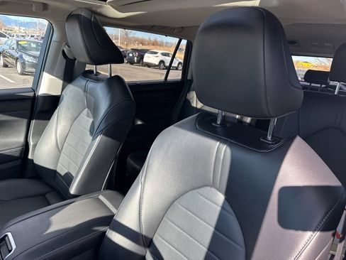 Used 2023 Toyota Highlander L image 17