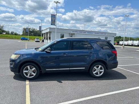 Used 2016 Ford Explorer XLT w/ Equipment Group 202A AWD/4WD image 2