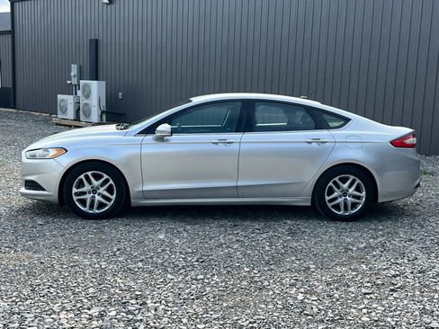 Used 2015 Ford Fusion SE image 2