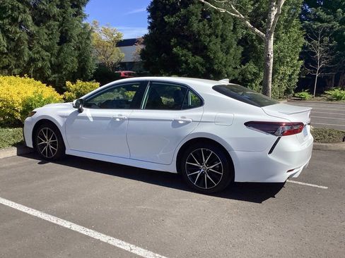 Used 2023 Toyota Camry SE w/ Cold Weather Package image 10