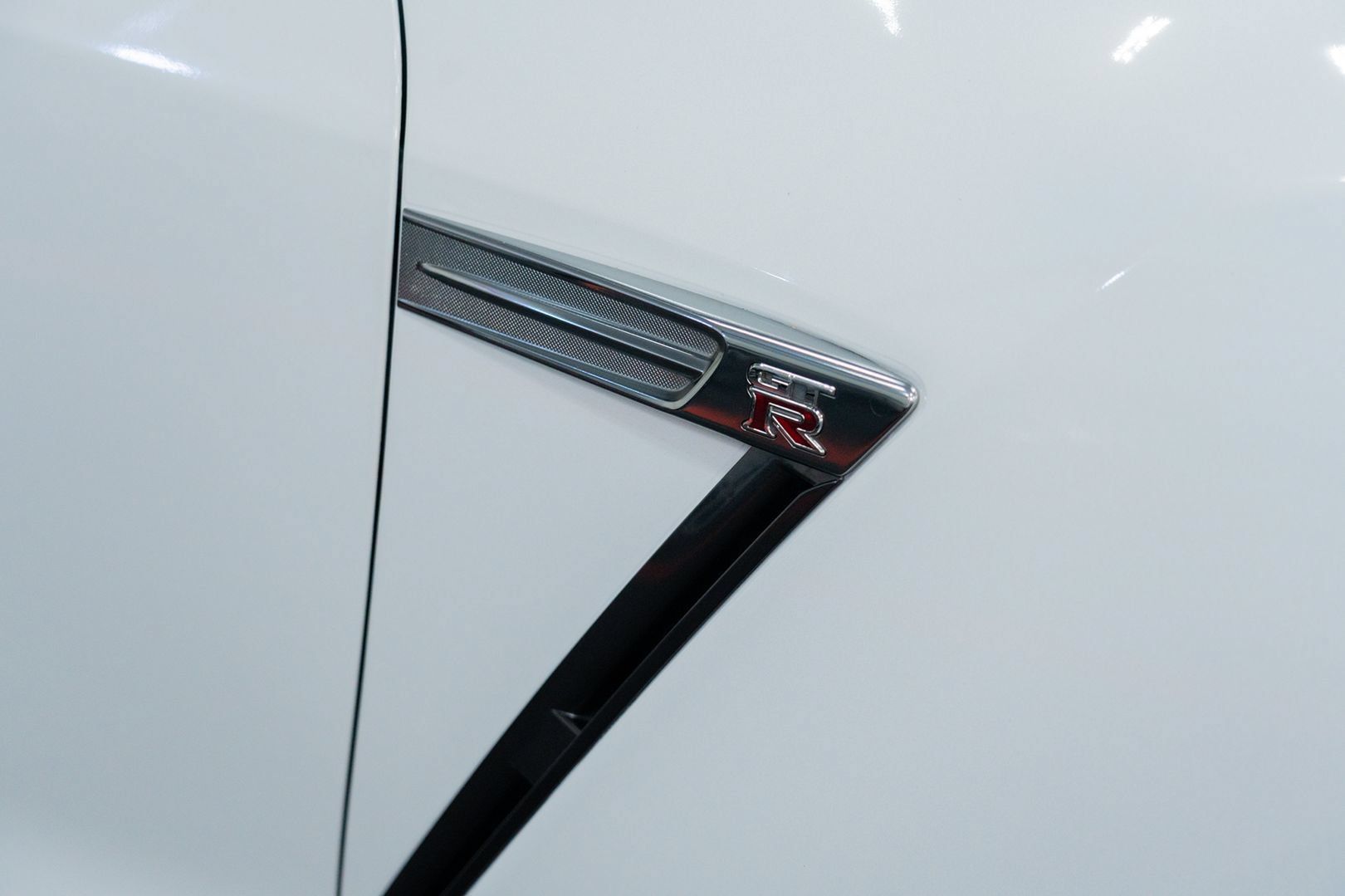 Used 2009 Nissan GT-R Premium AWD/4WD image 18