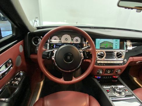 Used 2015 Rolls-Royce Ghost image 37