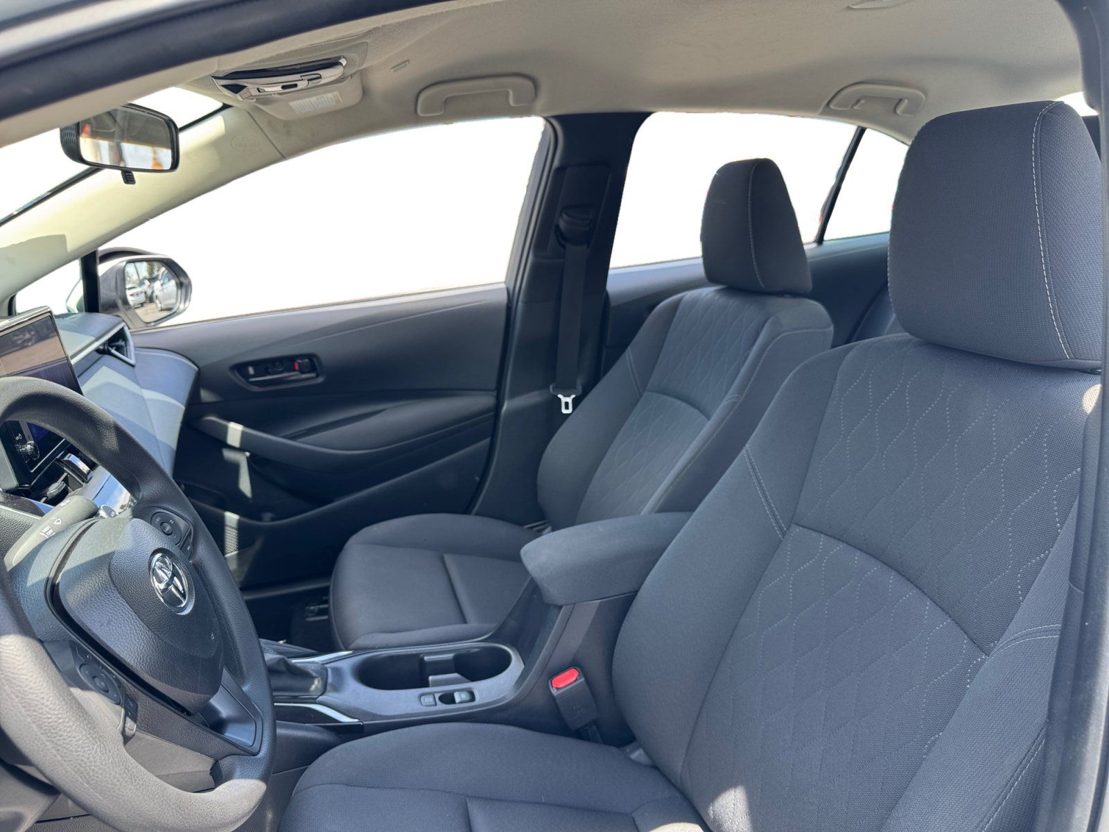 Used 2025 Toyota Corolla LE FWD image 9