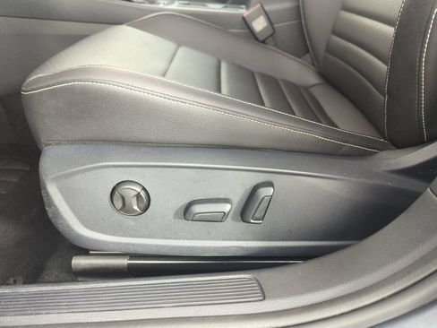 Used 2024 Volkswagen Jetta SE FWD image 12