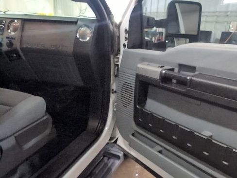 Used 2015 Ford F250 XLT w/ XLT Interior Package image 24