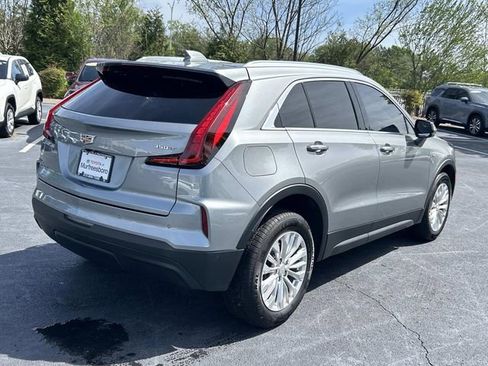 Used 2024 Cadillac XT4 Luxury w/ Cold Weather Package FWD image 4