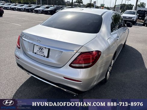 Used 2017 Mercedes-Benz E 300 image 4