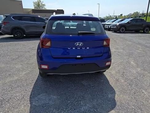 Used 2025 Hyundai Venue Limited FWD image 5