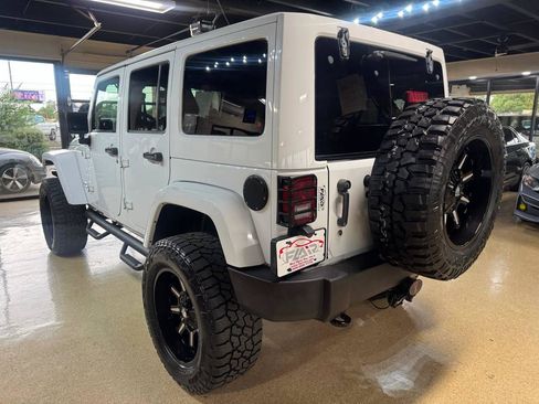 Used 2016 Jeep Wrangler Unlimited Rubicon w/ Connectivity Group AWD/4WD image 5