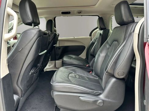 Used 2018 Chrysler Pacifica Limited w/ Advanced Safetytec Group FWD image 10