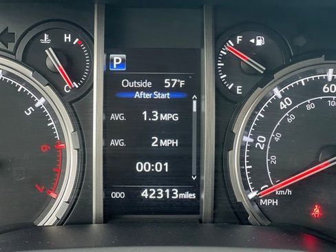 Certified 2024 Toyota 4Runner TRD Off-Road Premium image 8