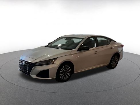 Used 2025 Nissan Altima 2.5 SV image 7