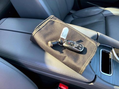 Used 2019 Buick Envision Premium w/ Driver Confidence Package image 16