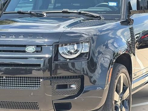 Used 2025 Land Rover Defender 110 V8 AWD/4WD image 4