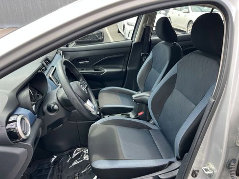 Used 2025 Nissan Versa SV FWD image 35