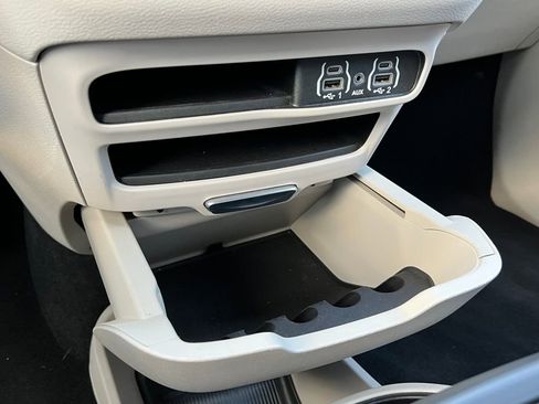 Used 2024 Chrysler Pacifica Touring-L image 28