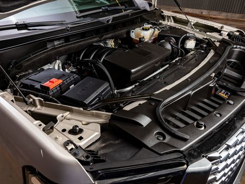 Used 2024 GMC Yukon XL Denali w/ Advanced Technology Package image 45