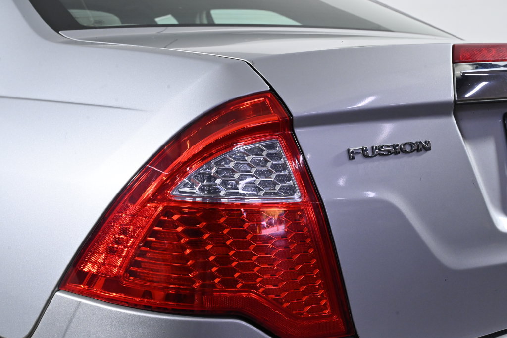 Used 2010 Ford Fusion Hybrid FWD image 10