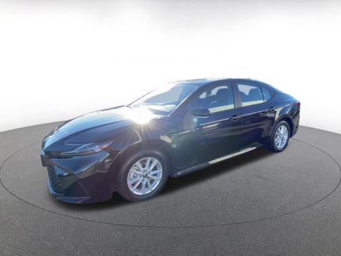 Used 2025 Toyota Camry LE image 8