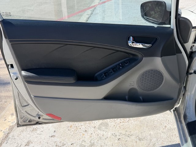 Used 2015 Kia Forte LX FWD image 10