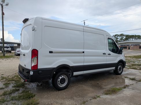 Used 2024 Ford Transit 250 148 Medium Roof RWD image 4